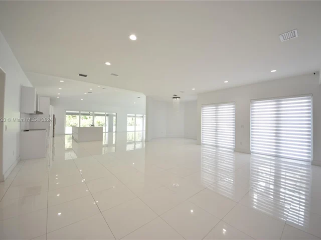 10287 NW 135th St, Hialeah Gardens FL 33018