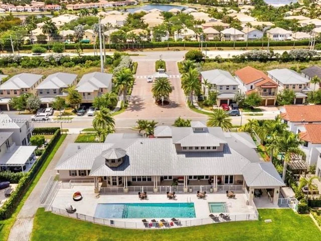 10464 NW 70th Ln, Doral FL 33178