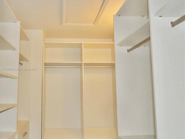 10464 NW 70th Ln, Doral FL 33178