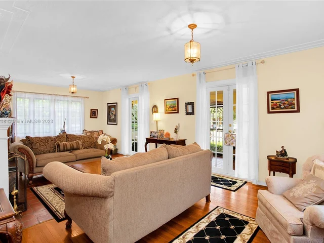 2618 Alhambra Cir, Coral Gables FL 33134