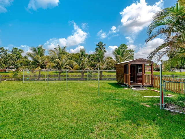 837 W Plantation Cir, Plantation FL 33324