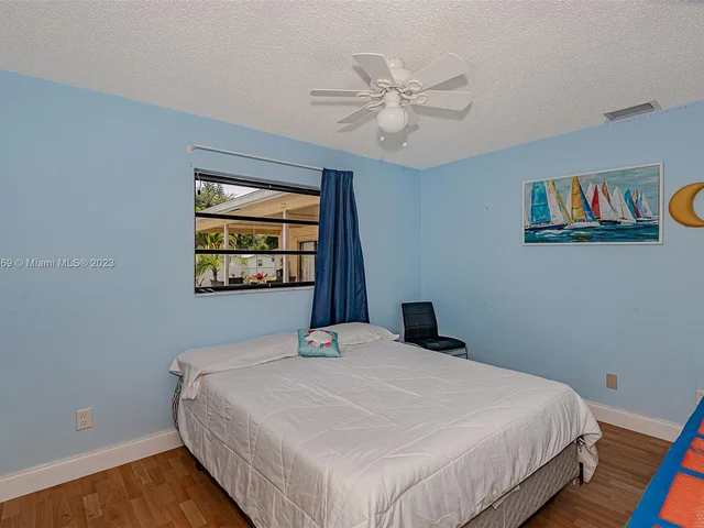 837 W Plantation Cir, Plantation FL 33324