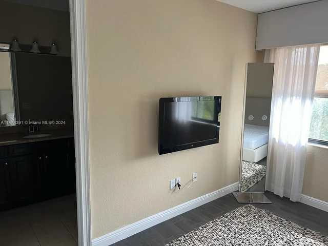 9895 NW 89th Ter, Doral FL 33178