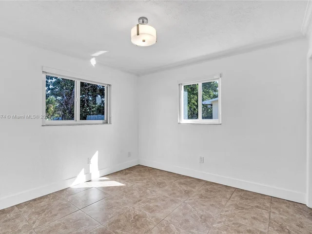 6475 SW 3rd Ct, Margate FL 33068