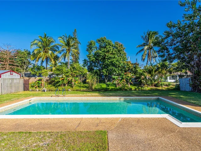 6475 SW 3rd Ct, Margate FL 33068