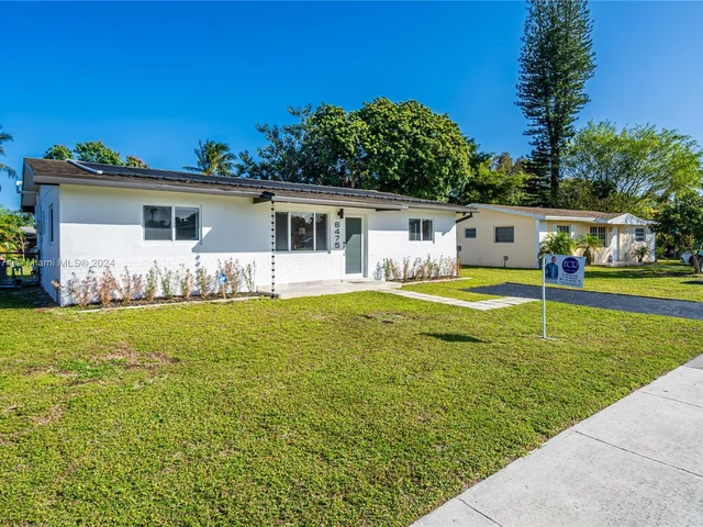 6475 SW 3rd Ct, Margate FL 33068