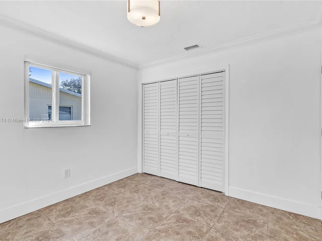 6475 SW 3rd Ct, Margate FL 33068