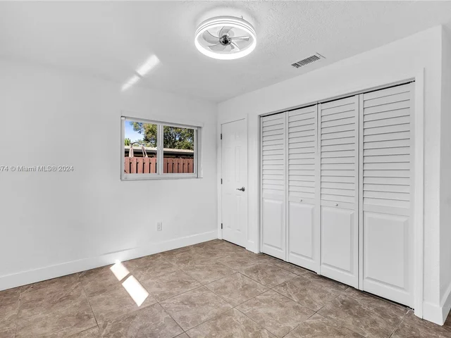 6475 SW 3rd Ct, Margate FL 33068