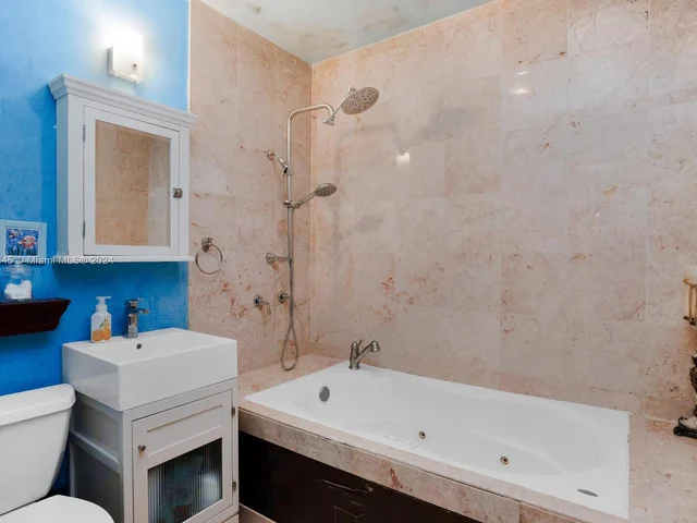 425 NW 100th Ter, Miami FL 33150