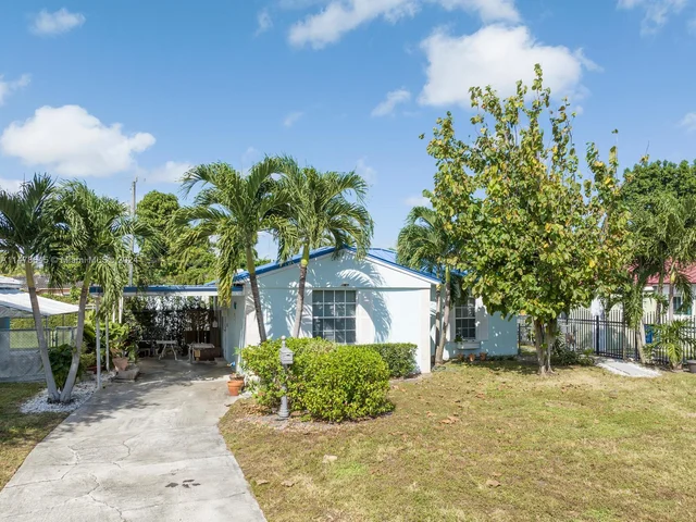 425 NW 100th Ter, Miami FL 33150