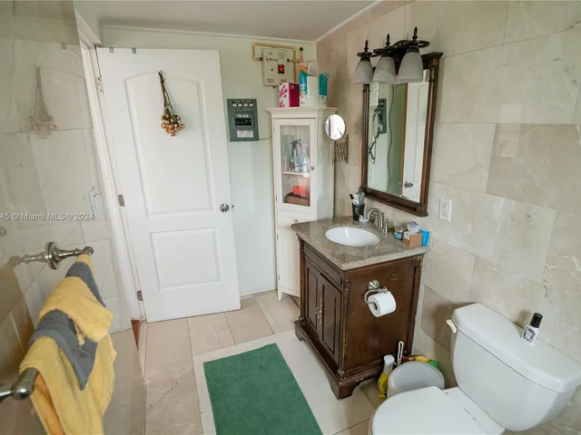 425 NW 100th Ter, Miami FL 33150