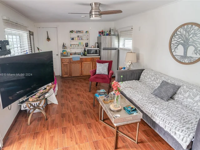 425 NW 100th Ter, Miami FL 33150