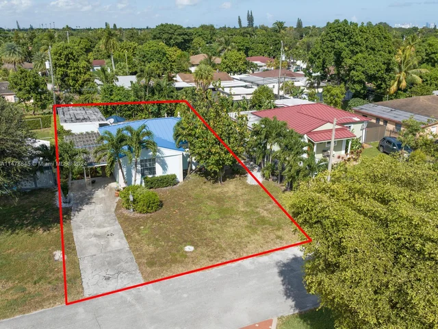 425 NW 100th Ter, Miami FL 33150