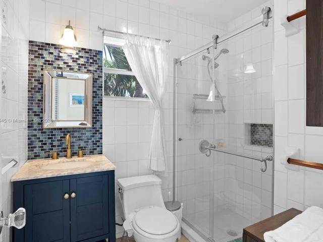 425 NW 100th Ter, Miami FL 33150