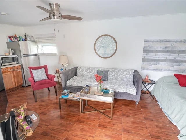 425 NW 100th Ter, Miami FL 33150