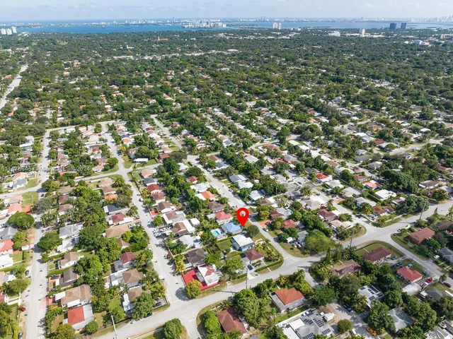 425 NW 100th Ter, Miami FL 33150