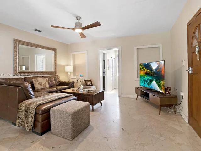 425 NW 100th Ter, Miami FL 33150