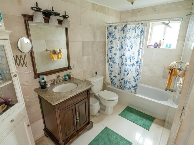 425 NW 100th Ter, Miami FL 33150