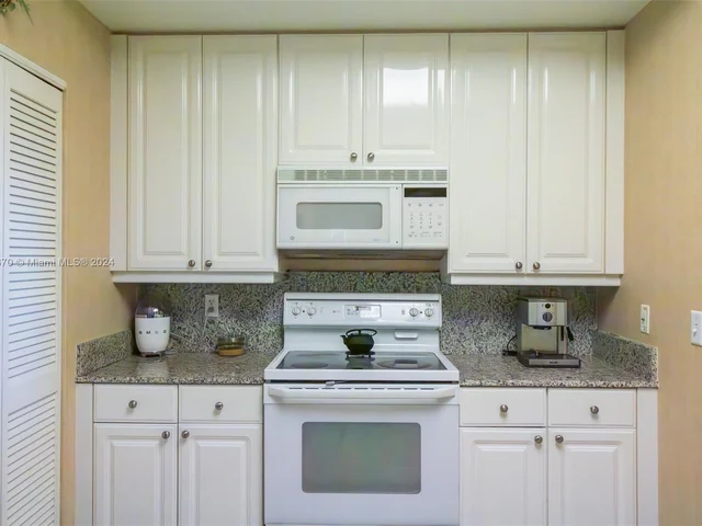 888 NE Brickell Key Dr # 2110, Miami FL 33131