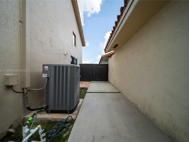 5770 SW 156th Ct, Miami FL 33193