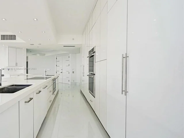 19707 Turnberry Way # 2, Aventura FL 33180