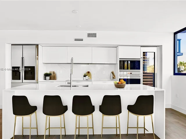 9521 E Bay Harbor Dr # 302, Bay Harbor Islands FL 33154