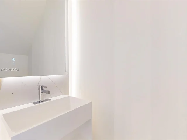 3522 NE 167th St # 7, North Miami Beach FL 33160