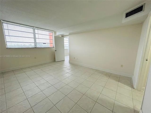 1700 NE 191st St # 511, Miami FL 33179