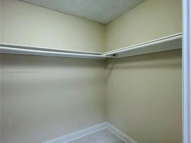 1700 NE 191st St # 511, Miami FL 33179