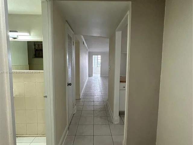 1700 NE 191st St # 511, Miami FL 33179