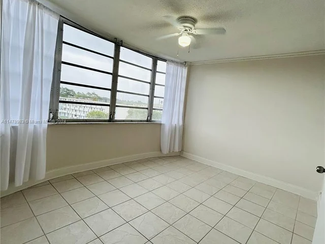 1700 NE 191st St # 511, Miami FL 33179