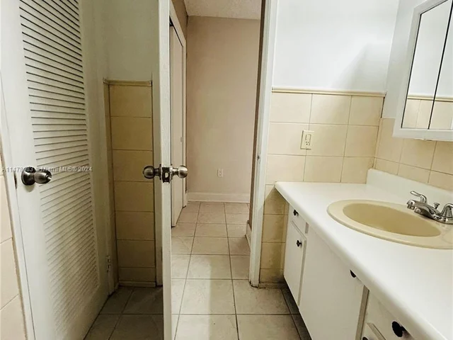 1700 NE 191st St # 511, Miami FL 33179