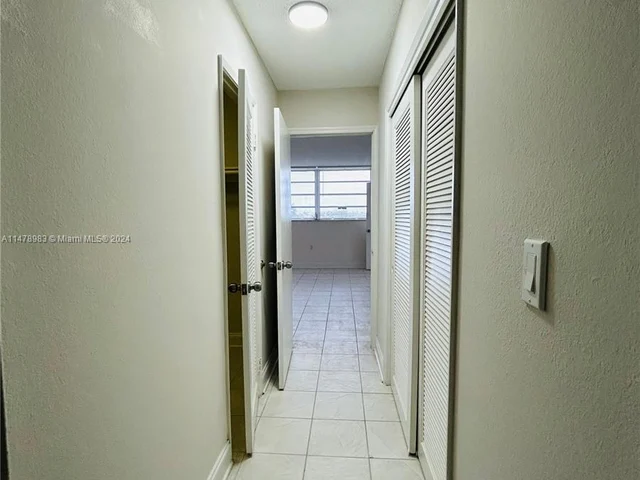 1700 NE 191st St # 511, Miami FL 33179