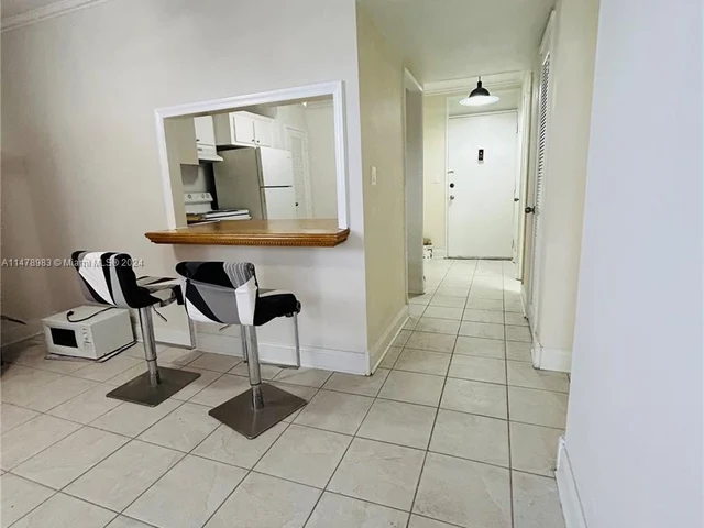 1700 NE 191st St # 511, Miami FL 33179