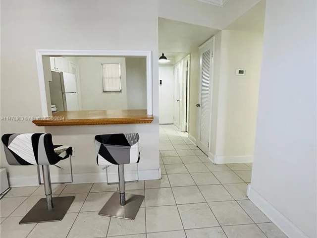 1700 NE 191st St # 511, Miami FL 33179