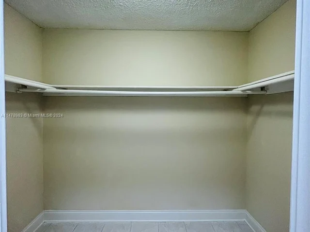 1700 NE 191st St # 511, Miami FL 33179