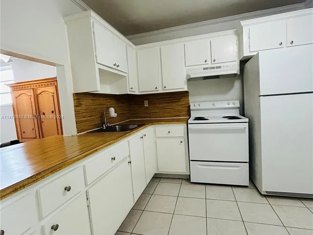 1700 NE 191st St # 511, Miami FL 33179