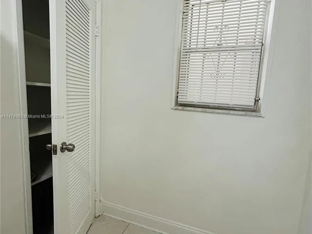 1700 NE 191st St # 511, Miami FL 33179