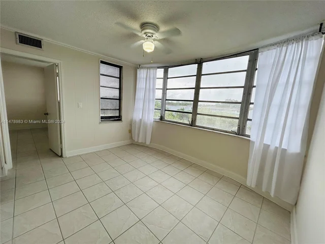 1700 NE 191st St # 511, Miami FL 33179