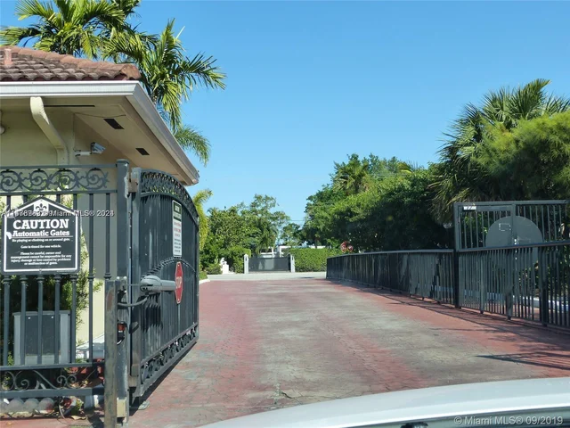 1700 NE 191st St # 511, Miami FL 33179