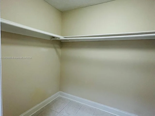 1700 NE 191st St # 511, Miami FL 33179