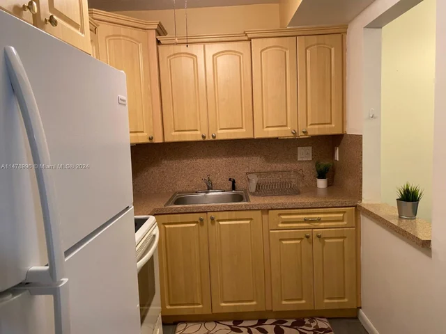 17570 Atlantic Blvd # 105, Sunny Isles Beach FL 33160