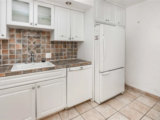 20379 W Country Club Dr # 2439, Aventura FL 33180