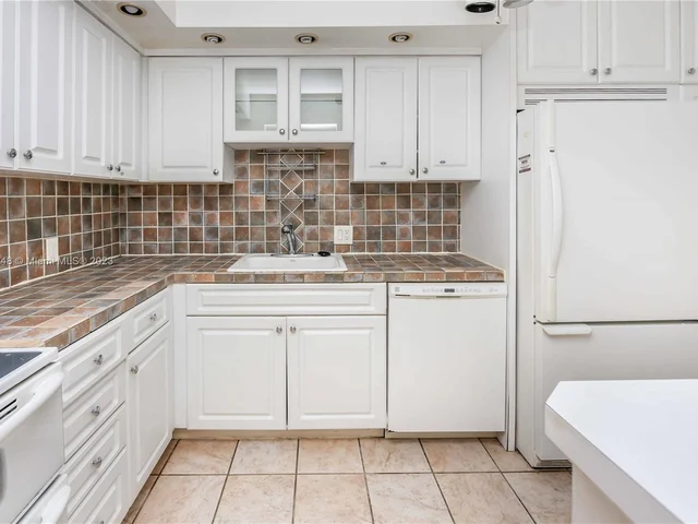 20379 W Country Club Dr # 2439, Aventura FL 33180