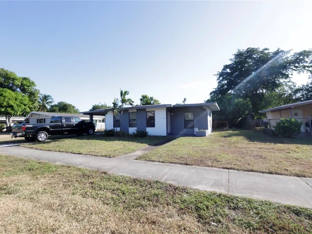 122 SW 24th Ave, Fort Lauderdale FL 33312