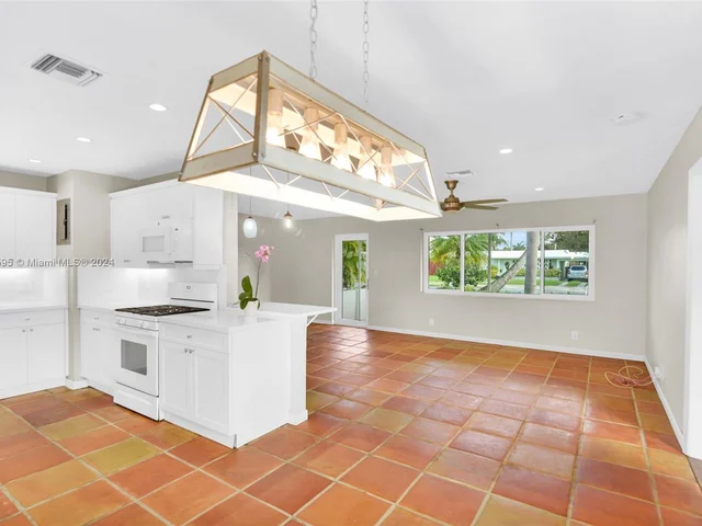 2349 NE 8th Court, Pompano Beach FL 33062