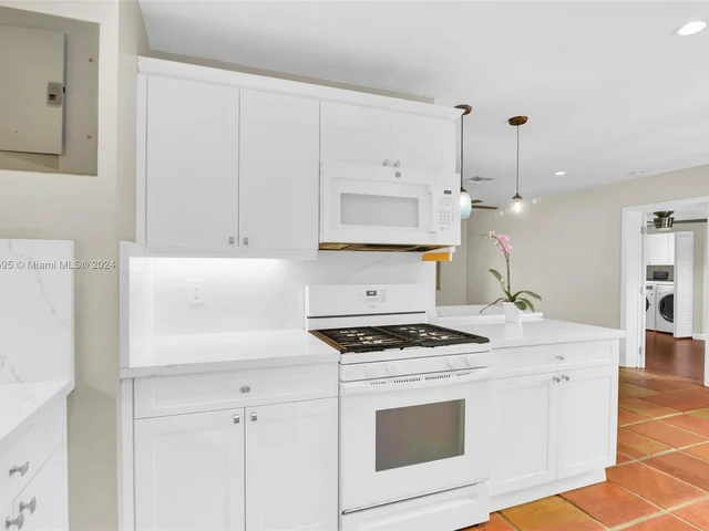 2349 NE 8th Court, Pompano Beach FL 33062