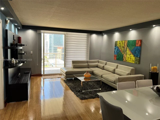 1200 Brickell Bay Dr # 2217, Miami FL 33131