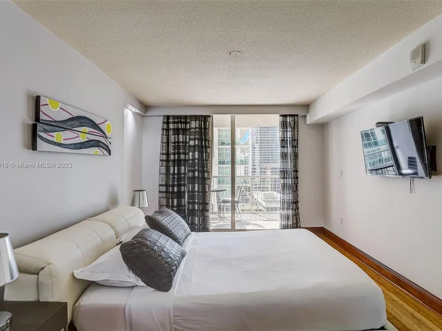 1200 Brickell Bay Dr # 2217, Miami FL 33131