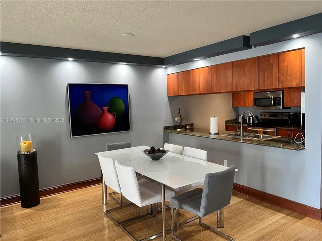 1200 Brickell Bay Dr # 2217, Miami FL 33131